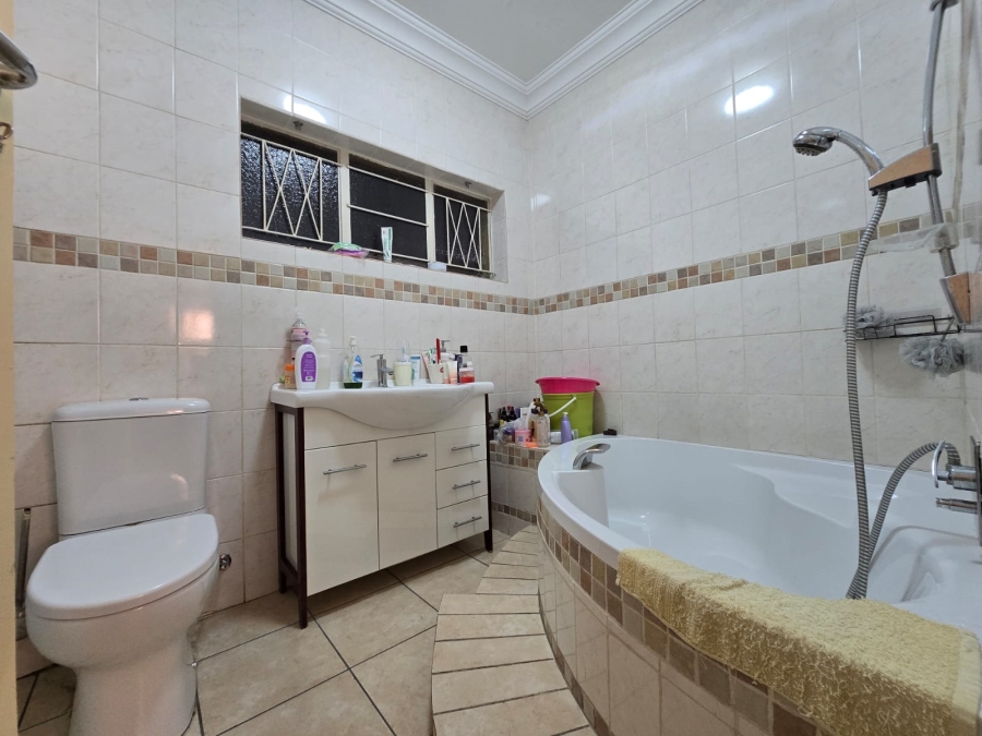 4 Bedroom Property for Sale in Waterkloof Ridge Gauteng