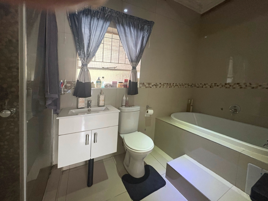 5 Bedroom Property for Sale in Wonderboom Gauteng