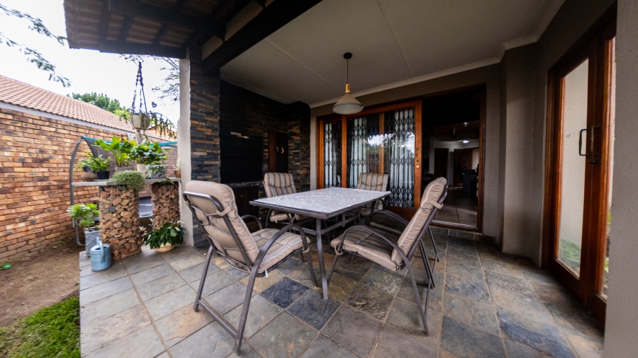 3 Bedroom Property for Sale in Thatchfield Cresent Gauteng