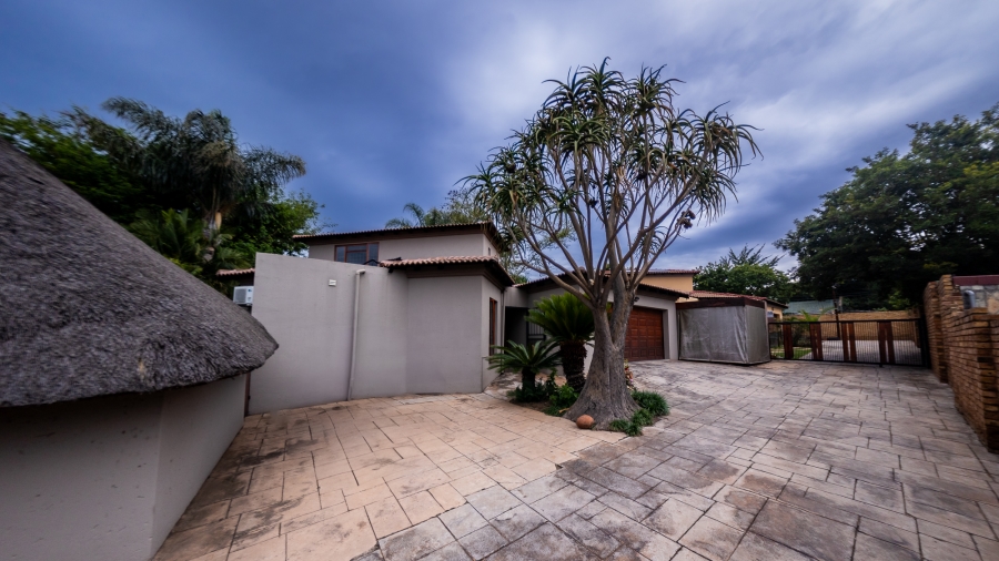 3 Bedroom Property for Sale in Thatchfield Cresent Gauteng