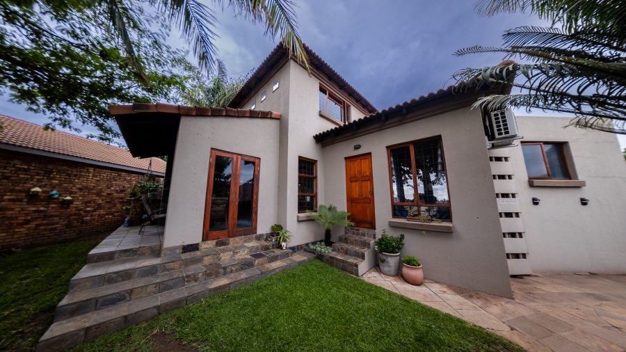 3 Bedroom Property for Sale in Thatchfield Cresent Gauteng