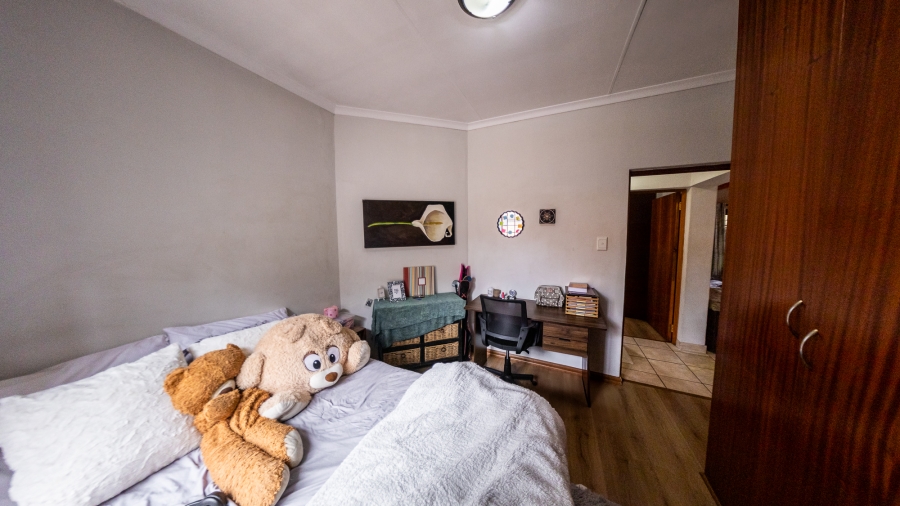 3 Bedroom Property for Sale in Thatchfield Cresent Gauteng