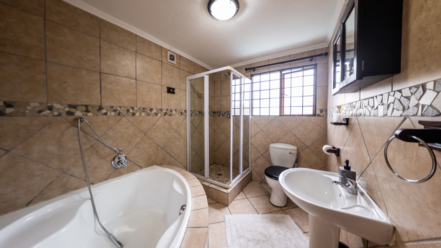 3 Bedroom Property for Sale in Thatchfield Cresent Gauteng