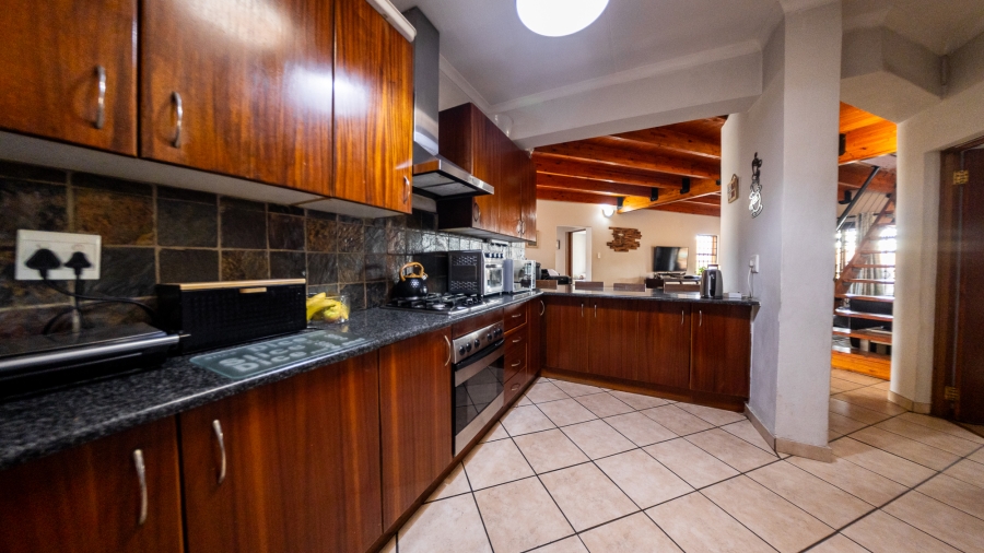 3 Bedroom Property for Sale in Thatchfield Cresent Gauteng