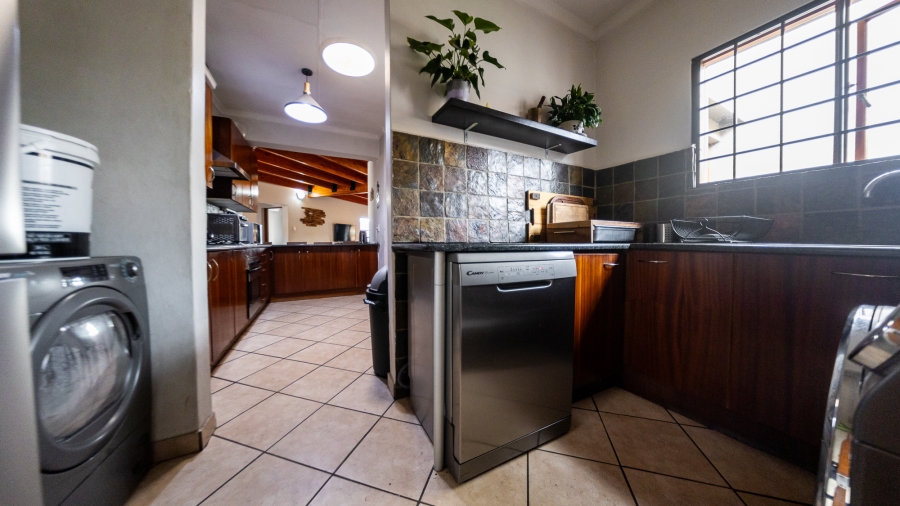 3 Bedroom Property for Sale in Thatchfield Cresent Gauteng