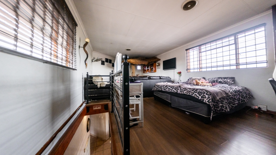 3 Bedroom Property for Sale in Thatchfield Cresent Gauteng