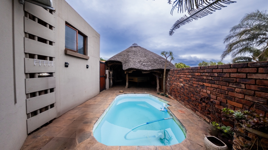 3 Bedroom Property for Sale in Thatchfield Cresent Gauteng
