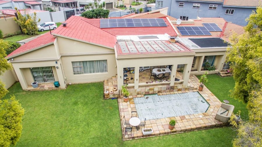 5 Bedroom Property for Sale in Marais Steyn Park Gauteng