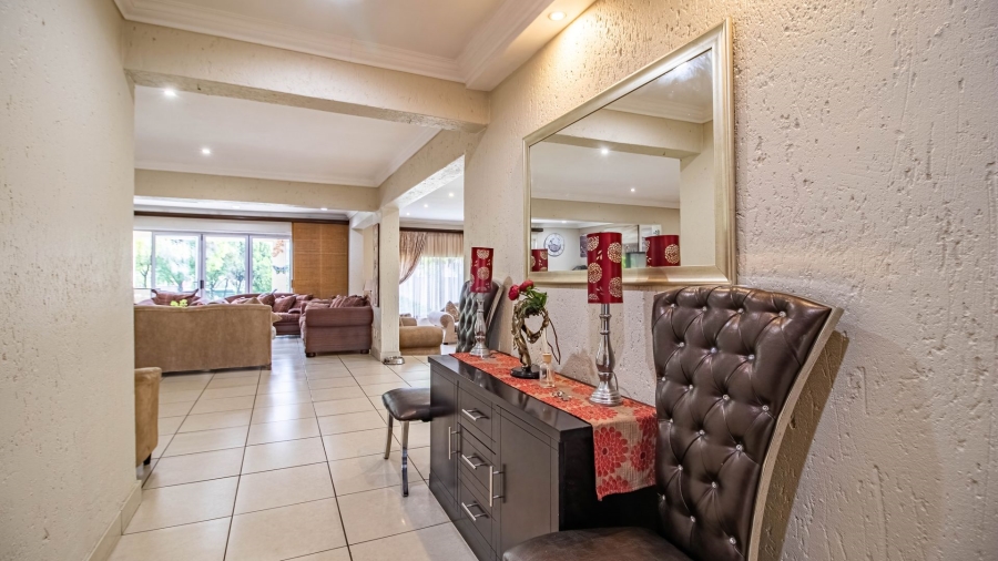 5 Bedroom Property for Sale in Marais Steyn Park Gauteng