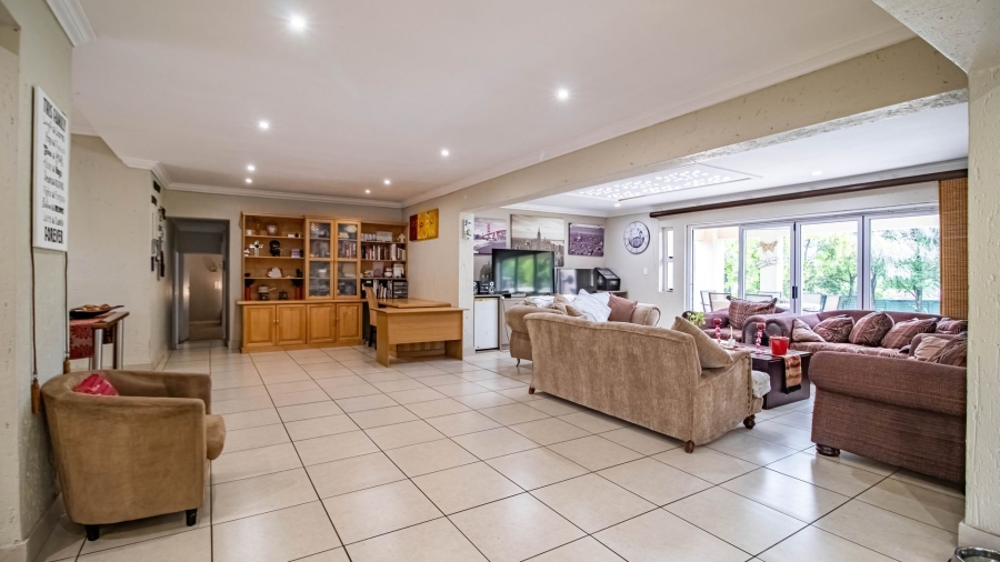 5 Bedroom Property for Sale in Marais Steyn Park Gauteng