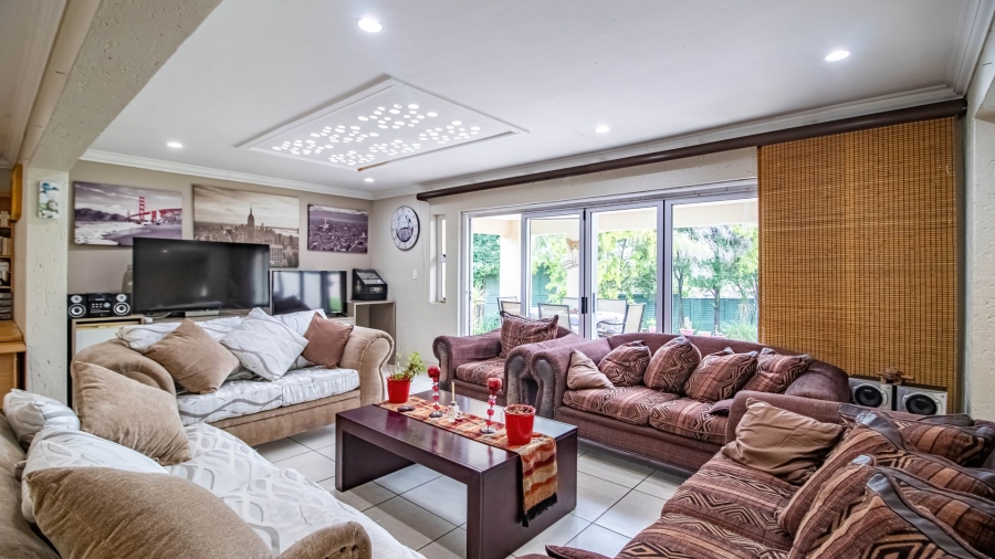 5 Bedroom Property for Sale in Marais Steyn Park Gauteng