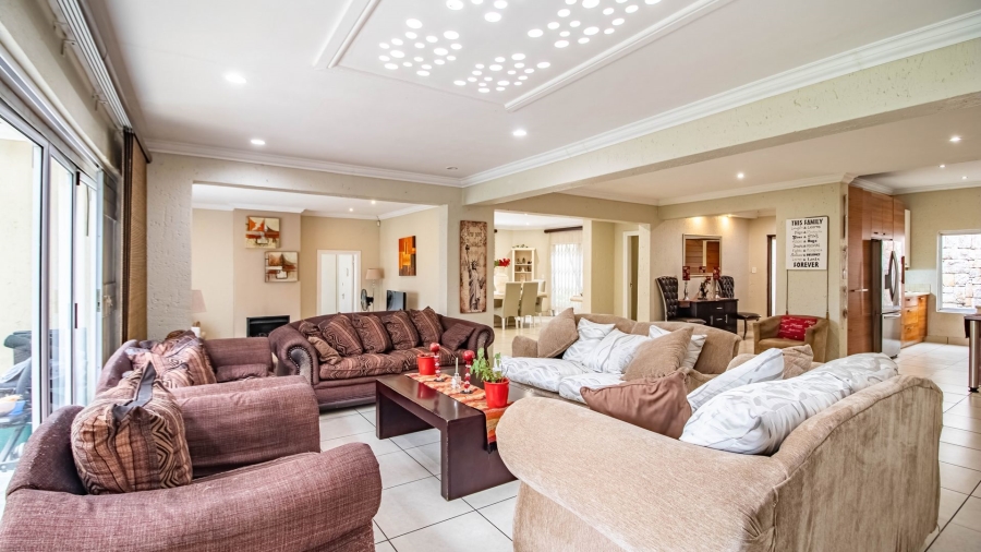 5 Bedroom Property for Sale in Marais Steyn Park Gauteng