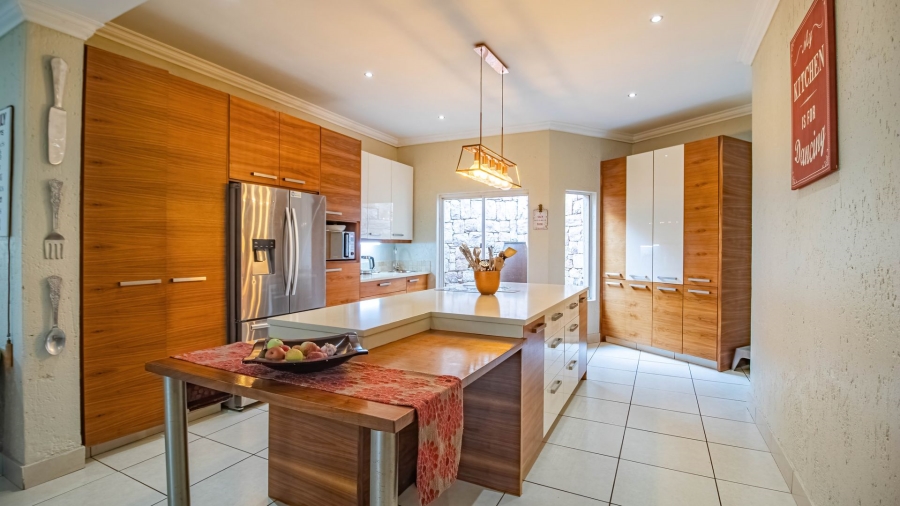 5 Bedroom Property for Sale in Marais Steyn Park Gauteng