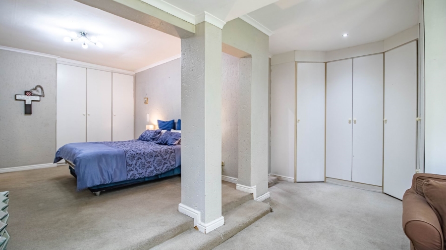 5 Bedroom Property for Sale in Marais Steyn Park Gauteng