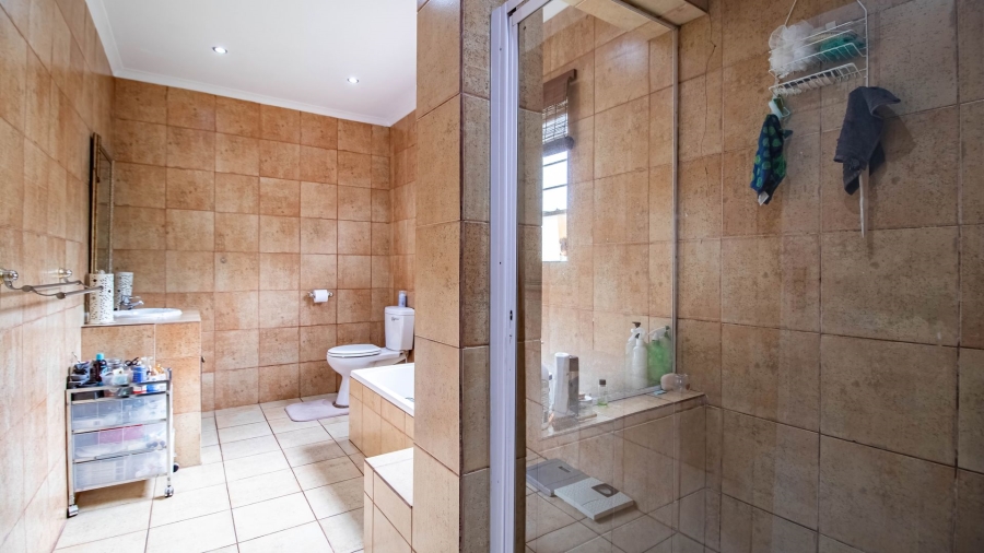 5 Bedroom Property for Sale in Marais Steyn Park Gauteng