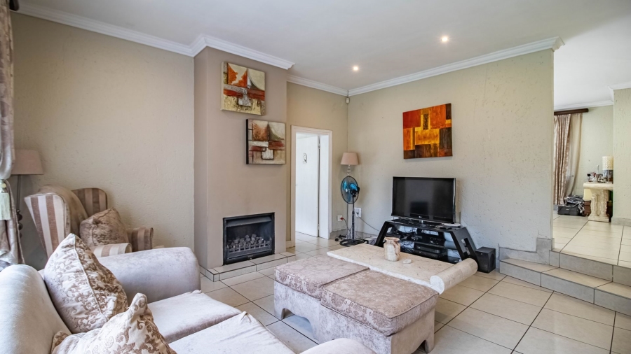 5 Bedroom Property for Sale in Marais Steyn Park Gauteng