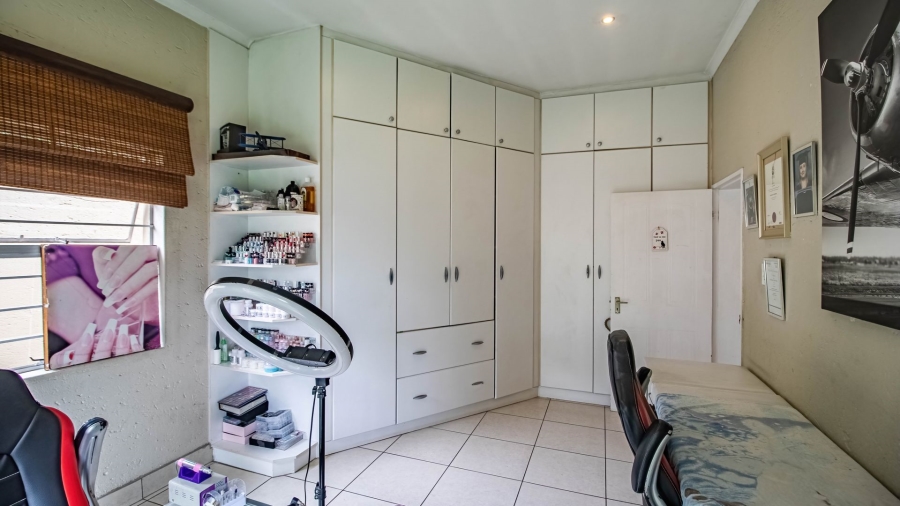 5 Bedroom Property for Sale in Marais Steyn Park Gauteng