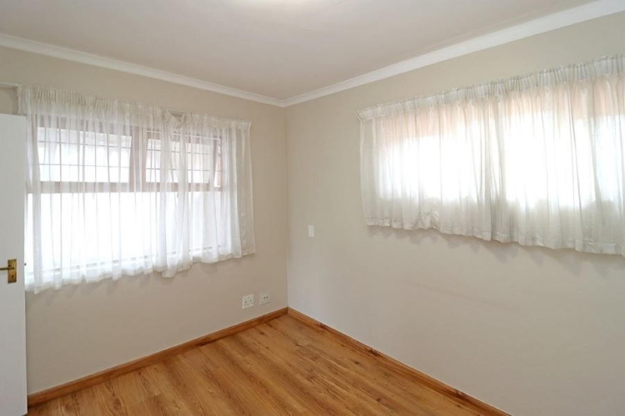 To Let 4 Bedroom Property for Rent in Sandringham Gauteng