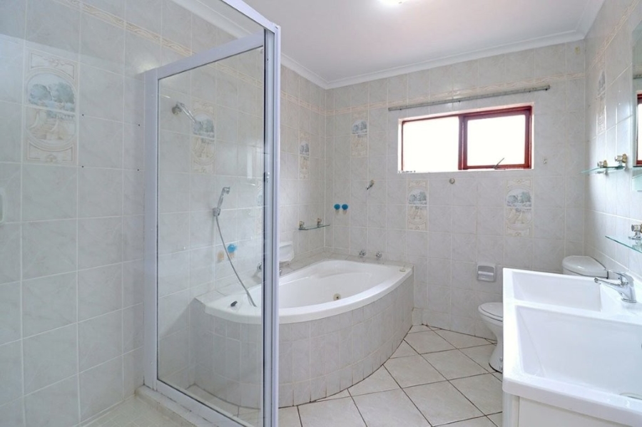 To Let 4 Bedroom Property for Rent in Sandringham Gauteng