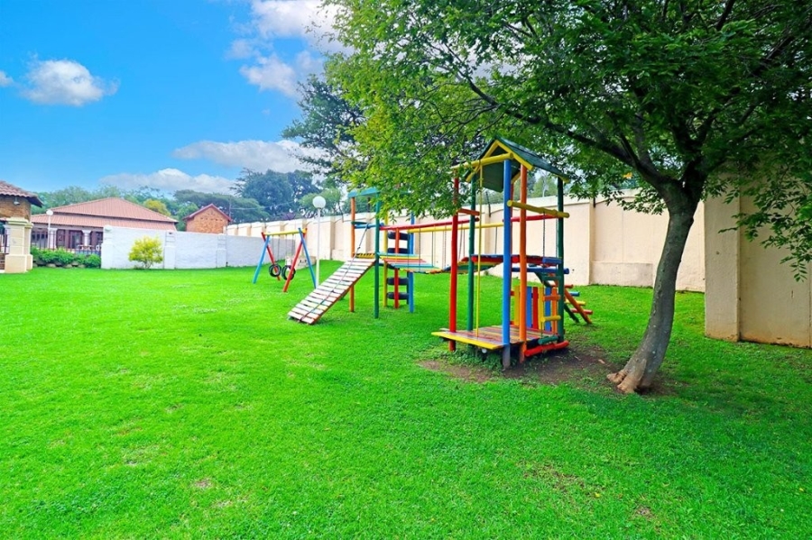 To Let 4 Bedroom Property for Rent in Sandringham Gauteng