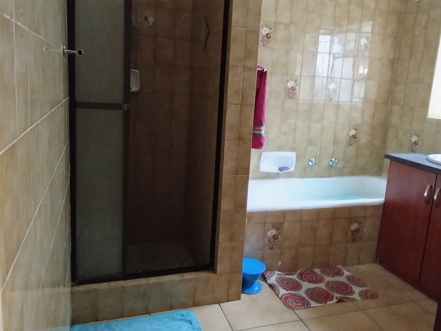 4 Bedroom Property for Sale in Witpoortjie Gauteng