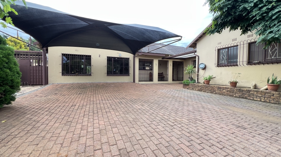 4 Bedroom Property for Sale in Helikonpark Gauteng