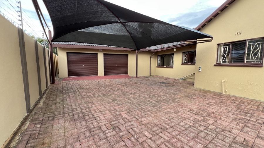 4 Bedroom Property for Sale in Helikonpark Gauteng
