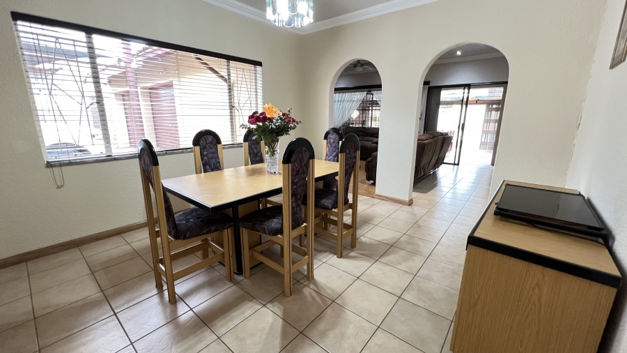 4 Bedroom Property for Sale in Helikonpark Gauteng