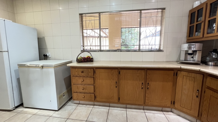 4 Bedroom Property for Sale in Helikonpark Gauteng