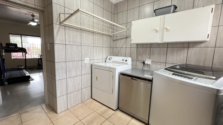 4 Bedroom Property for Sale in Helikonpark Gauteng