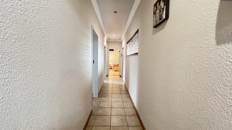 4 Bedroom Property for Sale in Helikonpark Gauteng