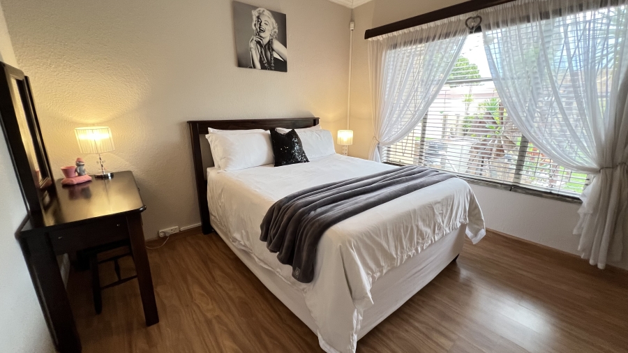 4 Bedroom Property for Sale in Helikonpark Gauteng