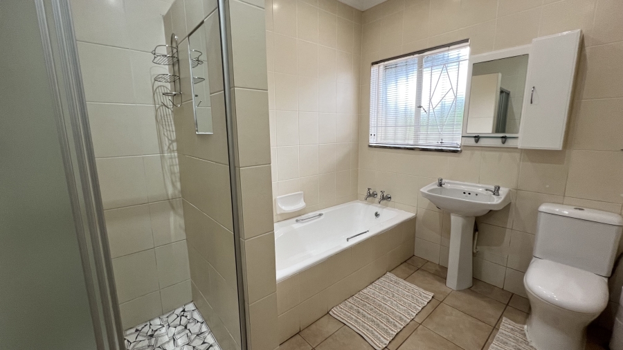 4 Bedroom Property for Sale in Helikonpark Gauteng