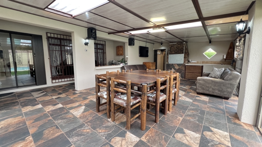 4 Bedroom Property for Sale in Helikonpark Gauteng