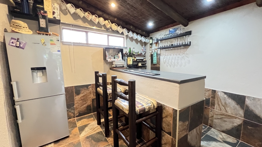 4 Bedroom Property for Sale in Helikonpark Gauteng