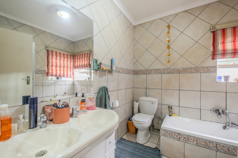 3 Bedroom Property for Sale in Rietvalleirand Gauteng