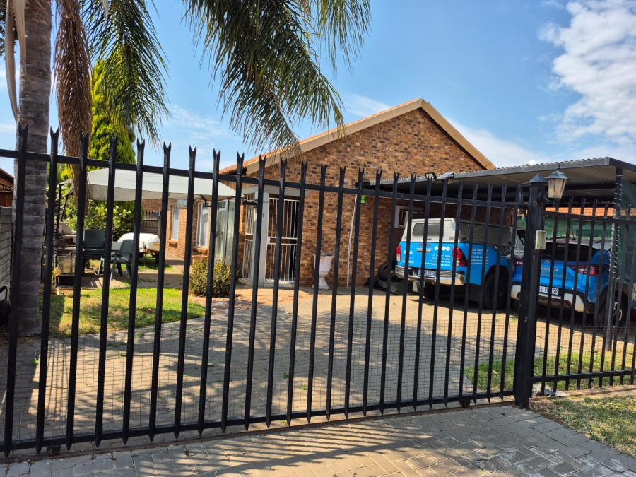 3 Bedroom Property for Sale in The Orchards Gauteng