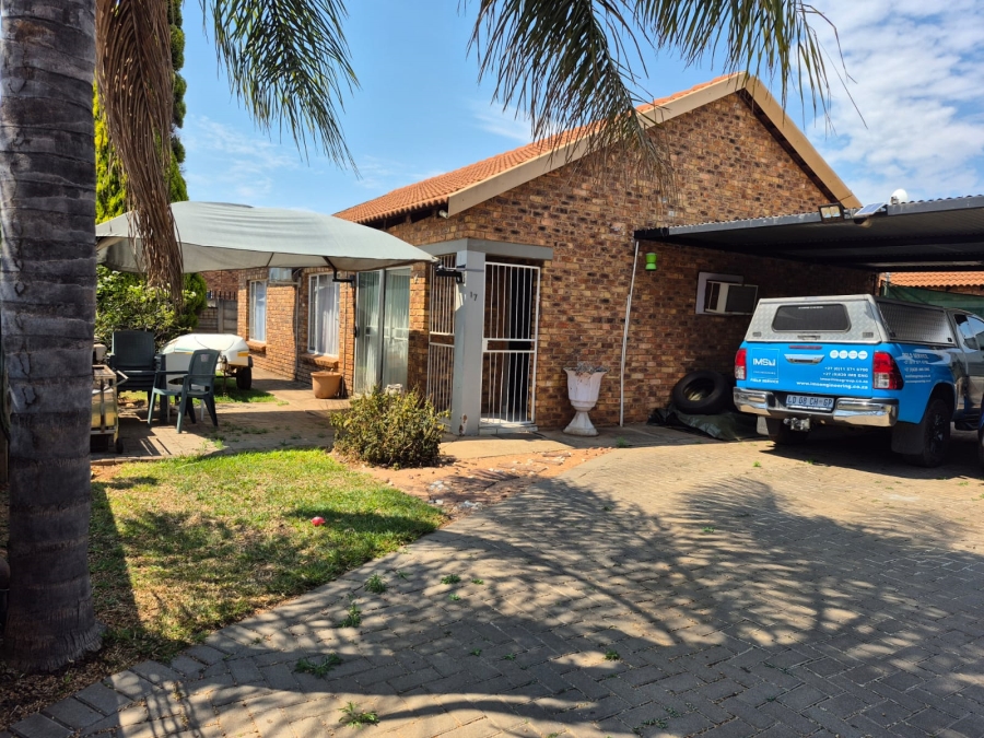 3 Bedroom Property for Sale in The Orchards Gauteng