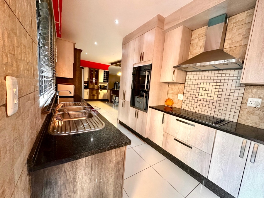 5 Bedroom Property for Sale in Magaliesberg Country Estate Gauteng