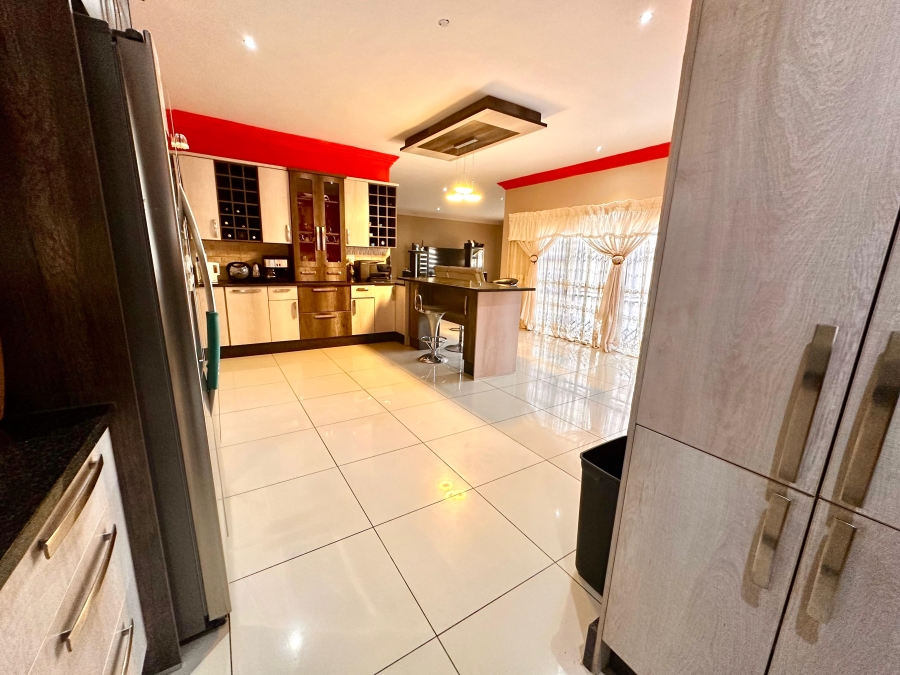 5 Bedroom Property for Sale in Magaliesberg Country Estate Gauteng