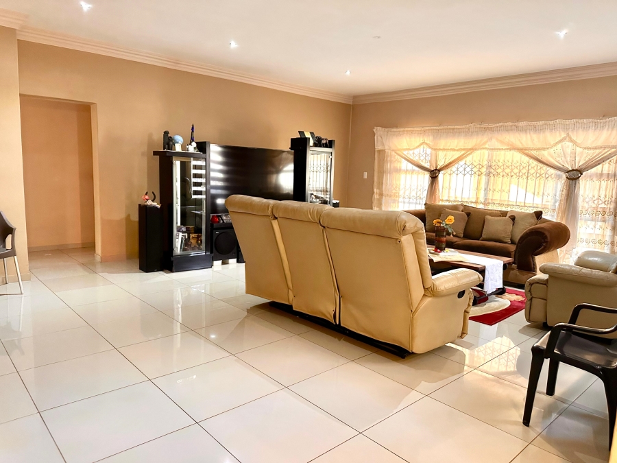 5 Bedroom Property for Sale in Magaliesberg Country Estate Gauteng