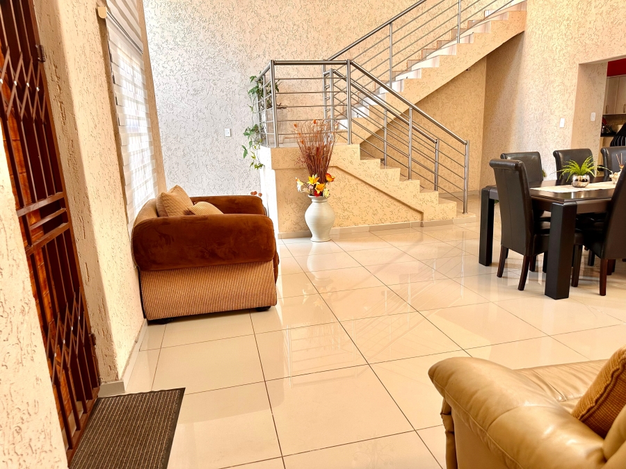 5 Bedroom Property for Sale in Magaliesberg Country Estate Gauteng