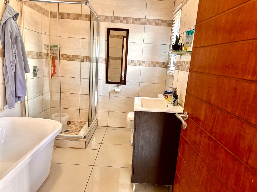 5 Bedroom Property for Sale in Magaliesberg Country Estate Gauteng