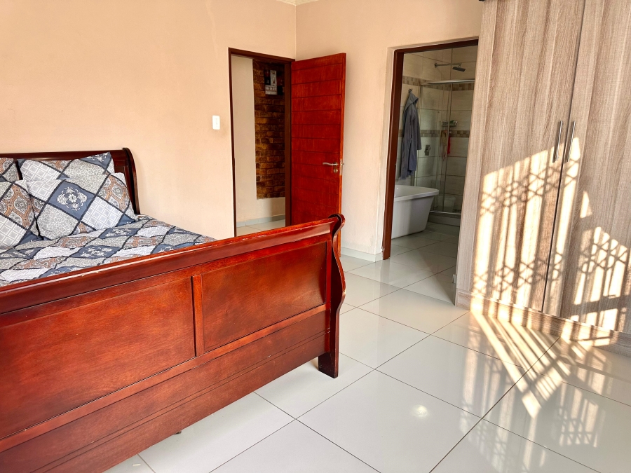 5 Bedroom Property for Sale in Magaliesberg Country Estate Gauteng