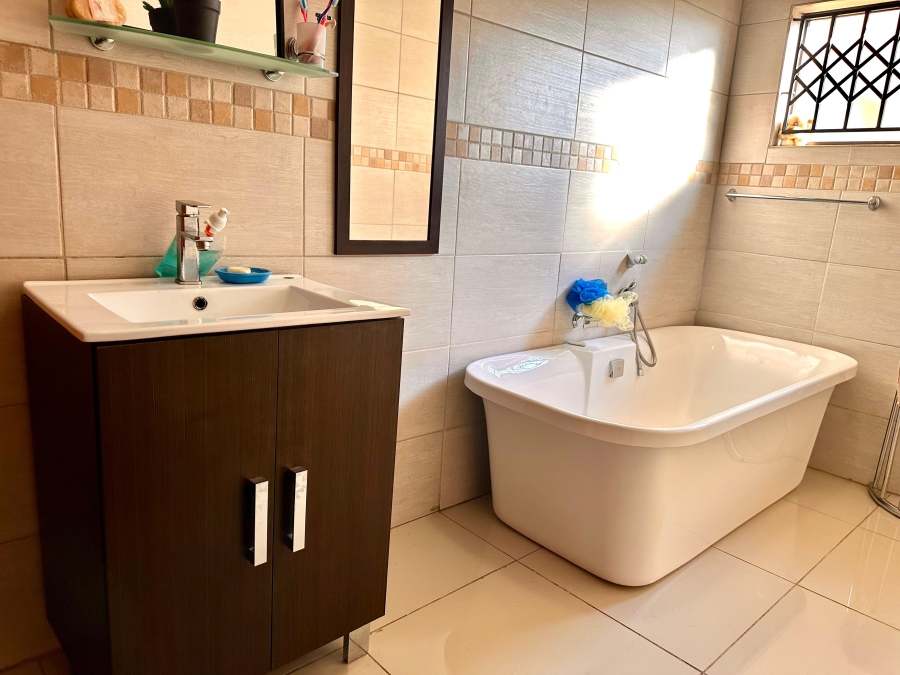 5 Bedroom Property for Sale in Magaliesberg Country Estate Gauteng