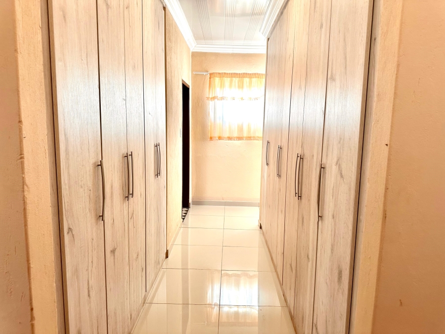 5 Bedroom Property for Sale in Magaliesberg Country Estate Gauteng