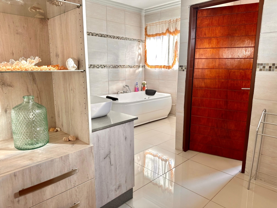 5 Bedroom Property for Sale in Magaliesberg Country Estate Gauteng