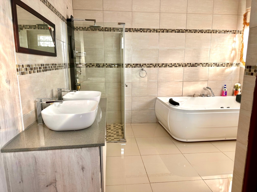 5 Bedroom Property for Sale in Magaliesberg Country Estate Gauteng