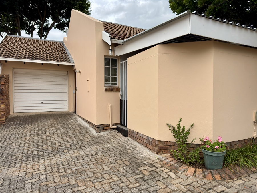 2 Bedroom Property for Sale in Die Wilgers Gauteng