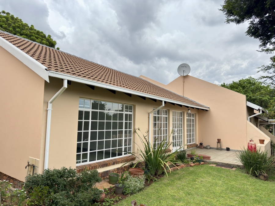 2 Bedroom Property for Sale in Die Wilgers Gauteng